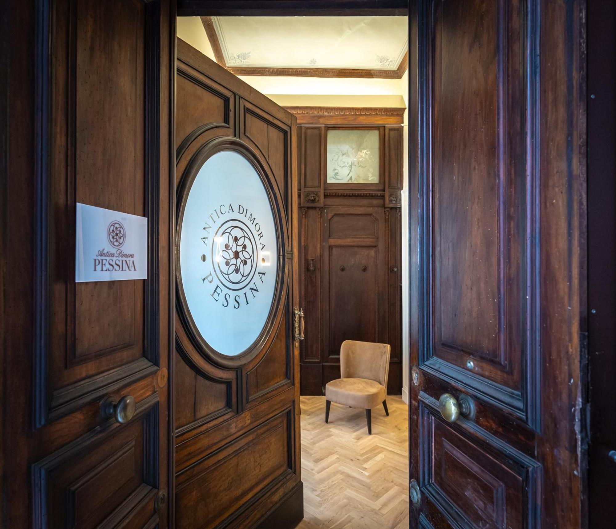Antica Dimora Pessina Hotell Neapel Exteriör bild